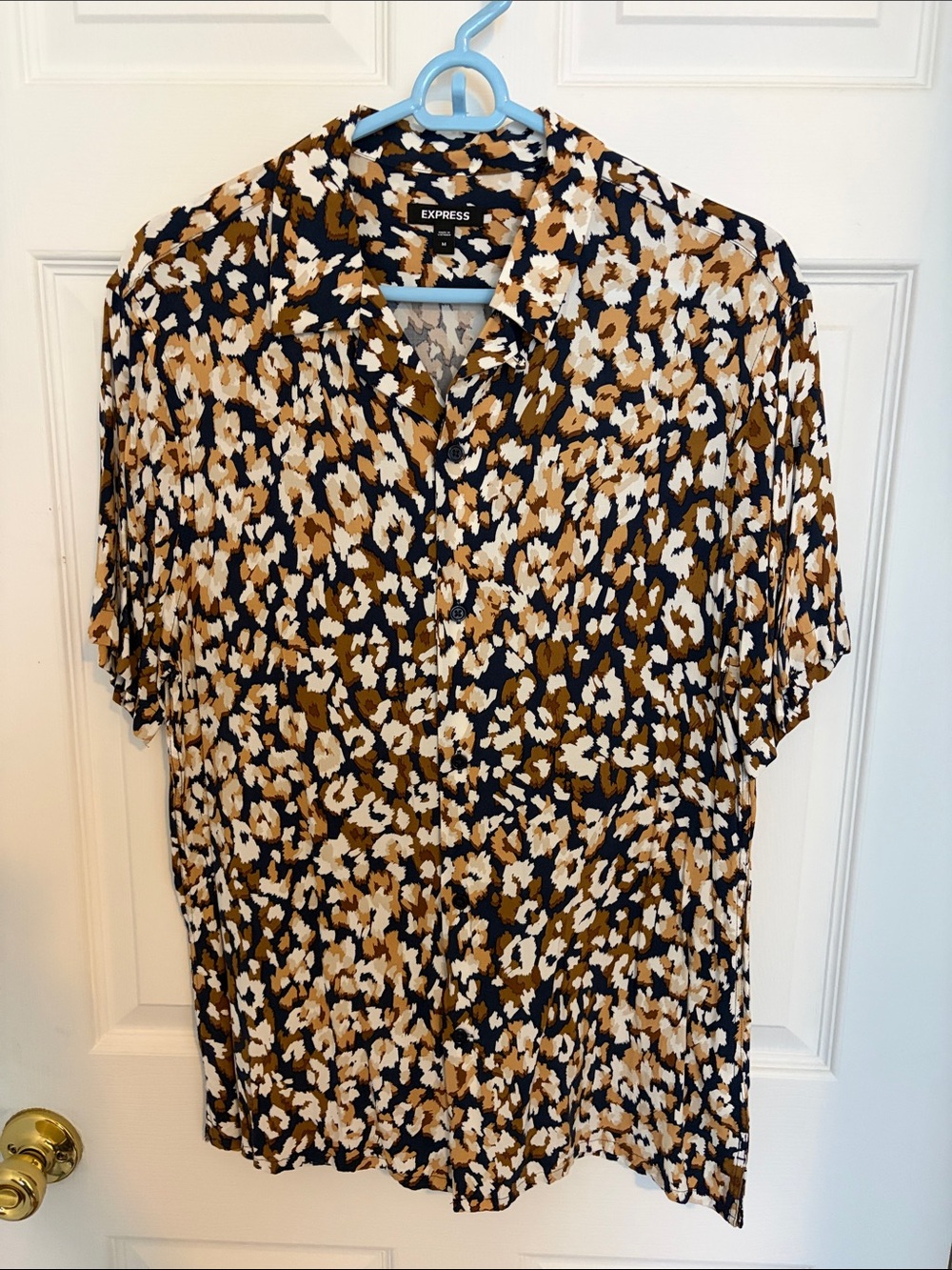 Express Short-Sleeve Button-Down Animal Print Shirt in Brown, Black & White